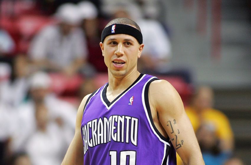 Mike Bibby with the Kings in 2002 : r/kings